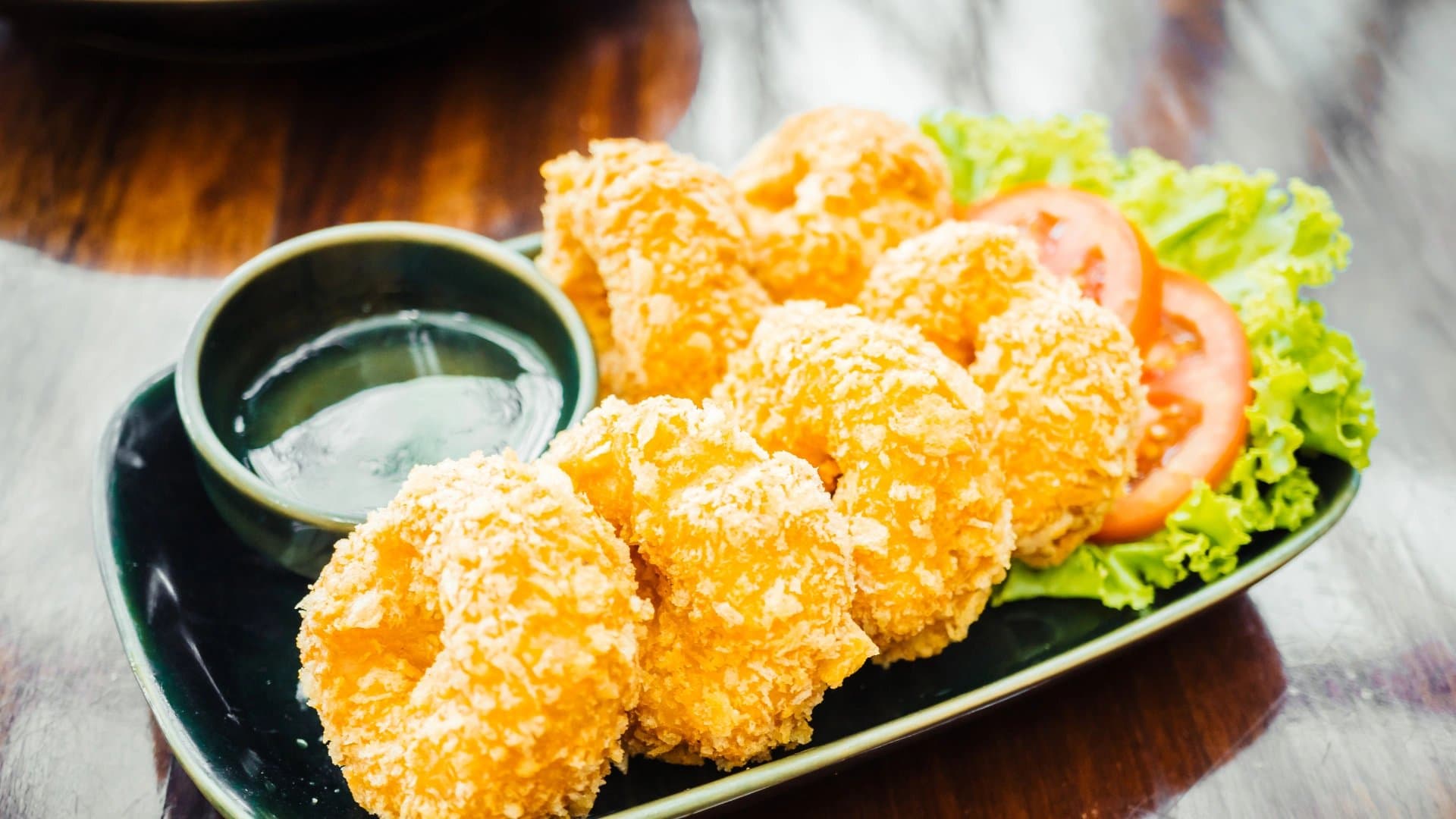 炸海苔蝦餅（Bánh Khọt）小圓蝦米糕配生菜
