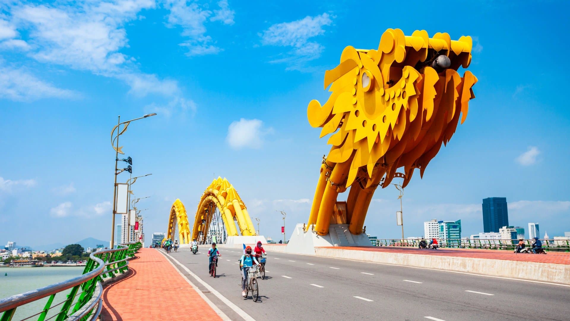 峴港龍橋 Dragon Bridge 週末噴火表演